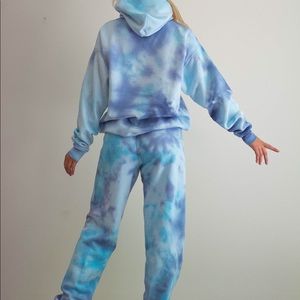 Custom tie dye sets